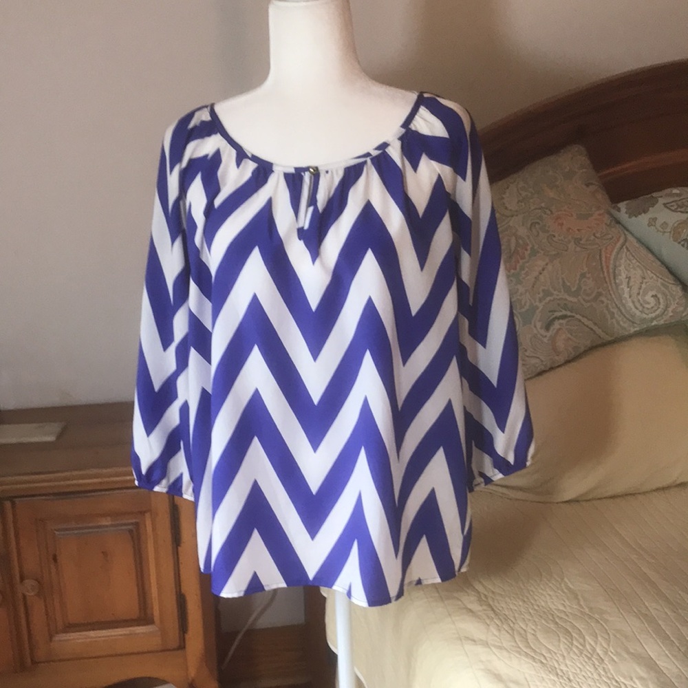 Everly Chevron Zigzag Blue and White Top Size Medium